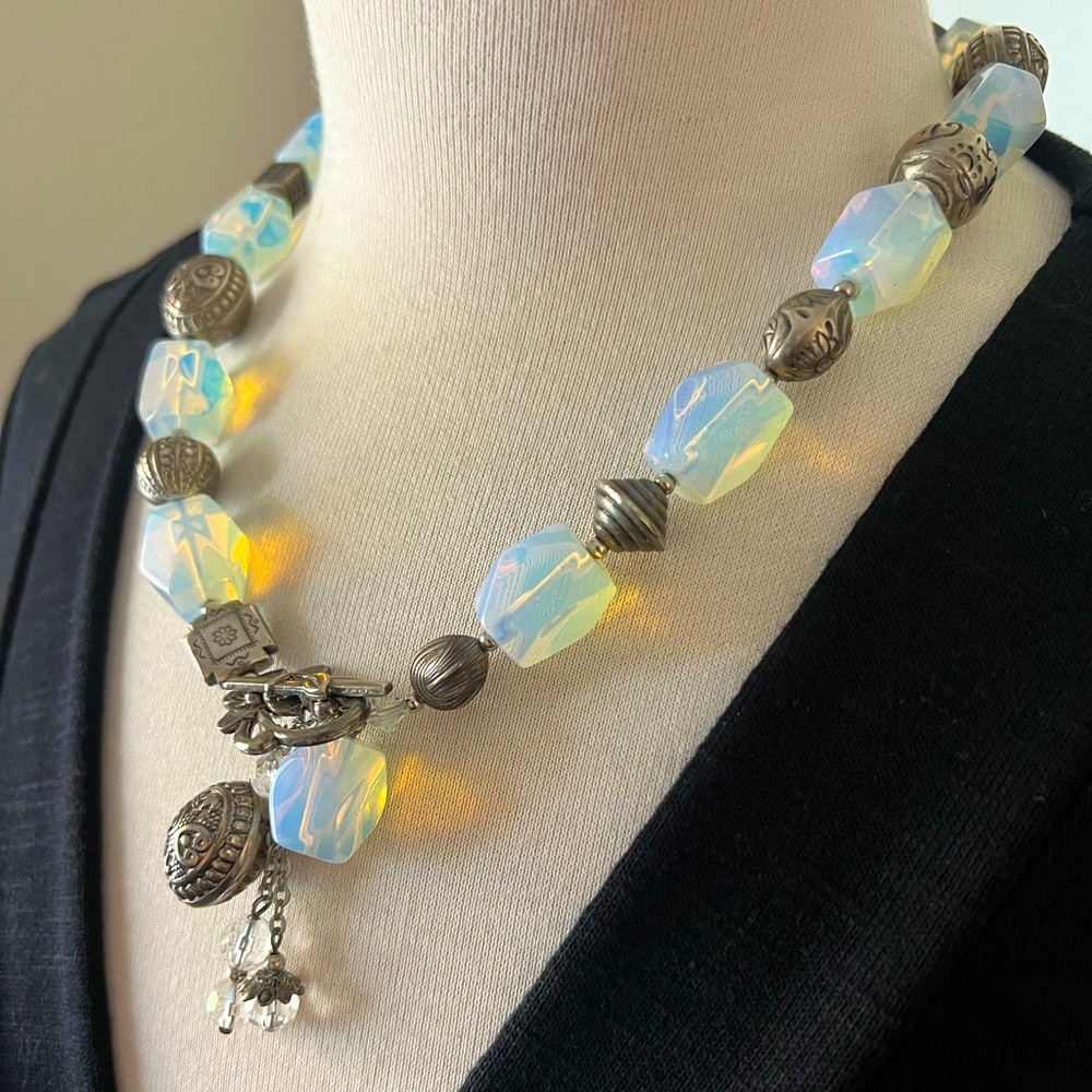 📿 Gorgeous Moonstone Bead Necklace